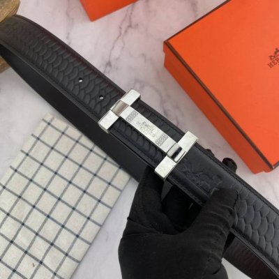 爱马仕 男士花皮腰带40Mm 双面进口头层皮皮压制。可双面使用 专柜走线 搭配新款钻扣