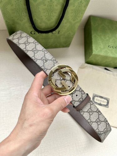 特 宽度3.8Cm Gg Marmont系列每一季都会推陈出新，为灵感源于70年代的标志性双G搭扣注入现代精髓。这款黑色 米色和乌木色Gg Supreme帆布腰