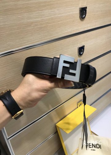 特 配送专柜包装 打孔针 新款 Fd 宽38 Mm 支持nfc 芯片扫描，标志造型皮带，原版亮面间纹f铆钉扣，进口原版 黑色小牛皮配原版老花制成，镀金表面金属制
