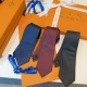Lv字母渐变领带 ，路易威登经典领带男士必备单品超时尚！高端品质 版型面料都达到品牌标准，，难得的好款，不挑人，上身效果大牌范儿十足 怎么穿都帅到爆 真丝面料