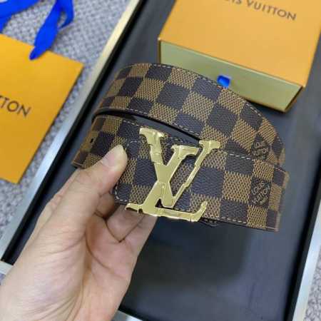 特 驴家Lv早春新品 原单品质 宽度3.8Cm 双面可用 全新摩登时尚的帆布衬托原厂小牛皮底 搭配经典而精致的搭扣设计 - 点击图像关闭