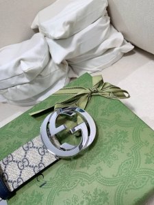 Gucci顶级版本 注意各方面细节 古驰 于1921年创立于佛罗伦萨，是全球卓越的奢华精品品牌之一。此款式 4.0 是如今最火爆款进口原厂小牛皮配上经典双g扣，