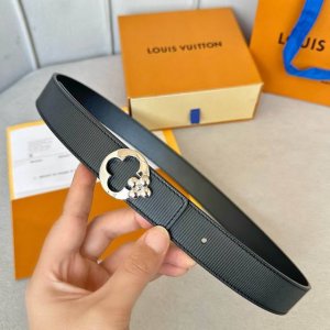 L0Uis Vuitt0N 今季新品 女士原單腰帶 寬度30毫米 经典双面小牛皮压纹 搭配新款低调四角花五金 可双面佩戴 适合沉稳低调的女神使用