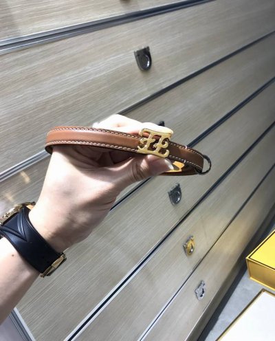 配送专柜包装 打孔针 特批新款 Fd 宽15Mm 标志造型宽皮带，原版铆钉钢扣，进口双面原版双色小牛皮配制成，原版走线，镀金表面金属制品，品质保证，非市场通货！
