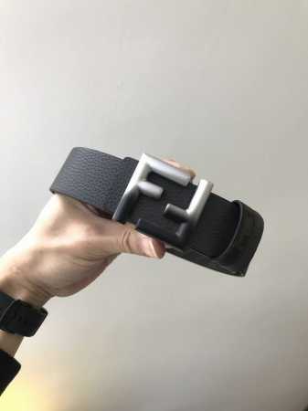 新款 Fd 宽38 Mm 支持Nfc 芯片扫描，标志造型皮带，原版F双层间色铆钉扣，进口原版小牛纹配老花制成，手感柔软，镀金表面金属制品，品质保证，细节 非市场 - 点击图像关闭