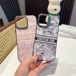 新品Dior迪奥限定款丛林系列手机壳 闪钻摄像头高位保护 侧贴皮全包手机壳 凹造型绝绝子 型号：为了不出现报错型号，请打开本机查看手机设置显示的型号 Iphon