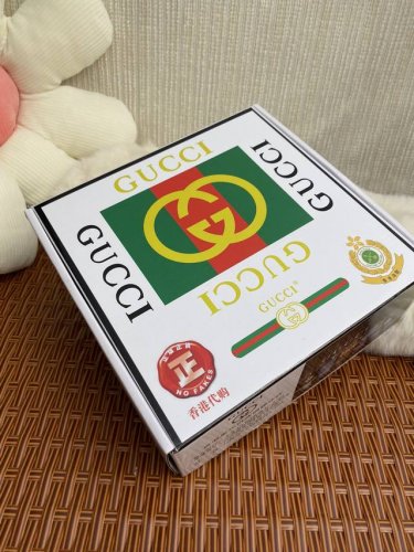 品名：古奇.Gu...Ci 原单 材质：原单牛皮腰带 百分百头层牛皮腰带保证真皮，24K纯钢扣，专柜原单品质、做工精细，时尚大牌，送人自用首选 包装： 请认准如