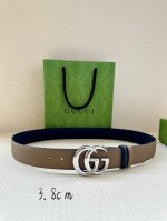 宽度4.0Cm Gucci系列，品牌标志性的双G原单钢扣标识经重新诠释后，以光彩夺目的金色调呈现在这款手掌纹腰带上。