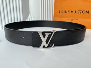 Lois Vuitton 路易威登 男士腰带 原厂荔枝纹 黑色小牛皮平纹底，真空电镀钯金光面扣，双面可用 简约时尚 奢华有内涵 值得拥有！宽度4.0Cm