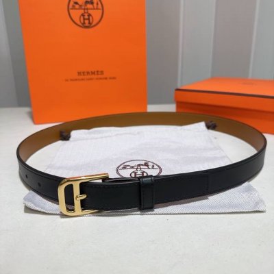 爱马仕 Hunter牛皮腰带，搭配金属皮带扣。 本季，Romain 35腰带演绎 “25毫米宽度”的款式。 男女通用 黑色亮金扣