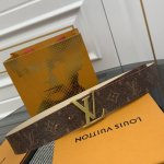 P4.0Cm Pharrell Williams 以 New Steamer 系列的 Monogram 帆布重绎经典 Lv Initiales 双面腰带，呈现个