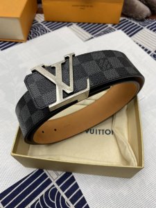 配全套包装礼盒 Lv：路易威登 Louis Vuitton 正版开模 此款腰带双面采用意大利原厂定制进口牛皮带身 精密电镀标志性五金搭扣 对版专柜足宽4.0Mm