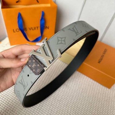 特 寬：40Mm Louis Vuitton 腰帶 頂級原單品質 寬度40毫米 丝印专柜大花图案 搭配最新款五金 專櫃款號 細節看圖 市場獨家版本 ！碼