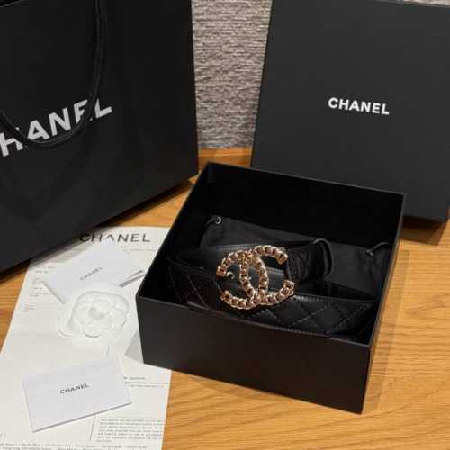 香家新款女士腰带 经典金属双C字母标志，采用菱格羊皮，羊皮质感超柔软，五金扣头做工非常好，显示腰型，巨百搭，搭配裙子 风衣 牛仔裤都很奈斯. 宽度30Mm