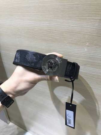 范思哲～专柜同款、实拍专柜官网，支持Nfc尺寸:38Mm，原版立体人头扣 美人头，极富设计美感 ，采用原版织物面料提花配制小牛皮，清晰美观，皮质软，手感舒适，档 - 点击图像关闭