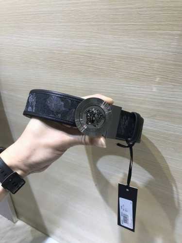 范思哲～专柜同款、实拍专柜官网，支持Nfc尺寸:38Mm，原版立体人头扣 美人头，极富设计美感 ，采用原版织物面料提花配制小牛皮，清晰美观，皮质软，手感舒适，档