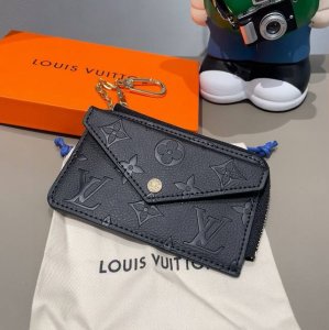 独家新品Lv经典老花卡包，包包挂饰 多功能零钱包钥匙扣，超纤材质