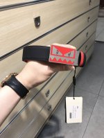 特P210 配送专柜包装 打孔针 宽35Mm，原单进口双面头层牛皮，搭配原单钌钯电镀磨胶扣，手感.油边近乎完美，原产小牛皮纹，质感无可挑剔，出众的细节，高清实拍