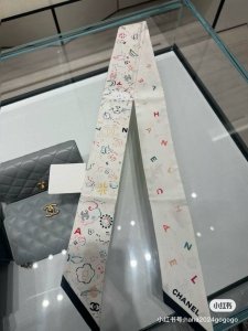 高订版，香奈儿Twilly小丝巾来了，Chanel 鱼儿波点，名副其实的小可爱， 人手三条闭眼收，我都不拦着 N久都没有见过这么好看的Twilly 真的是真香本