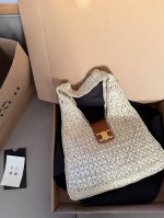 配盒 Size：40*26Cm Celine 拉菲草 草编包 一直很喜欢的包 颜值超级在线哦 越背越顺手