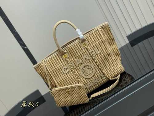 无盒 香奈儿 编织沙滩包 Chanel 挖到宝了！这只沙滩编织包用的是日本进口拉菲草，比普通 Pp 草高级太多，质感和正品没差～线条流畅得像被海风磨过，背去沙滩