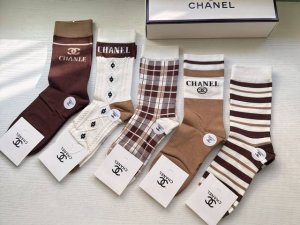 特 Chanel 香奈儿Ch家新品长筒袜子 一盒五双 提花经典标志，竹棉材质制造，透气舒适，超级Nice超火爆小单品，大牌出街，潮人必备超好搭