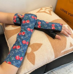 2025Lv新品长款樱桃牛仔布配羊皮手套，时尚手套，秋冬新品布内里，时尚上手超舒适柔软、百搭！出街神器，集美女神必备单品配盒子码数Ml