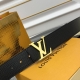 驴牌男士新款腰帶 寬度4Cm 訂製帆布面料飾有全新的圖案效果 颜色纯正 衬托進口小牛皮配色底 搭配精緻的字母搭扣 手感极佳 搭配專櫃最新原版禮品盒