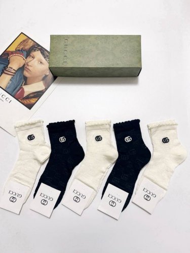 配包装 一盒5双 Gucci 古琦 经典字母 Logo 纯棉 中筒空调袜 ！超级软糯亲肤！ Ins爆款！专柜在售Ing 好看到爆炸 ！超高品质！经典不过时！潮人