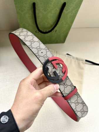 特 宽度4.0Cm Gucci 双面腰带，一侧为gg Supreme帆布，反面一侧为枣红色头层小牛皮。配以互扣式双g拼色扣采用真空电镀 - 点击图像关闭