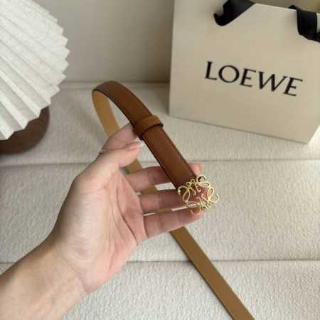 走量款 重磅来袭 Loewe 鹅卵石纹牛皮腰带。Anagram搭扣 Anchor腰带扣 宽2.0Cm，五孔调节。焦糖色 金扣 - 点击图像关闭