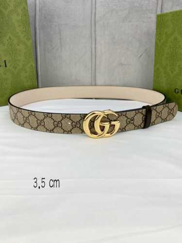 宽度3.5 Cm Gucci Marmont系列每一季都会推陈出新，为灵感源于70年代的标志性gg配件注入现代精髓。Supreme帆布印花 腰带反面采用黑色皮革