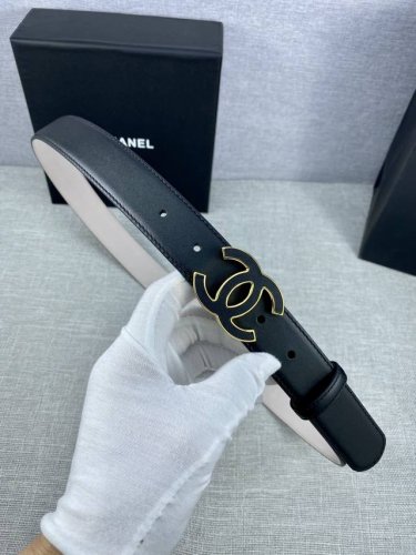 宽度3.0Cm Chanel 香奈儿 女士腰带皮带新款柔软的内衬进口小牛皮搭配精品钢扣金 银色扣。