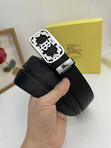 品名：巴宝莉 自动带 材质：原单牛皮腰带 百分百头层牛皮腰带保证真皮，24K纯钢扣，专柜原单品质、做工精细，时尚大牌，送人自用首选 包装： 请认准如图专柜包装赠