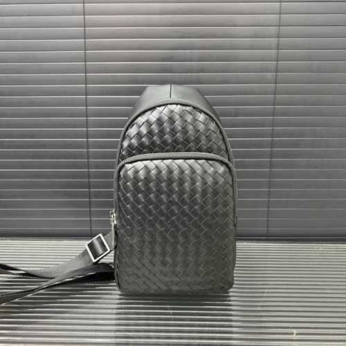 Bottega Veneta 葆蝶家 手工编织男士胸包 单肩包 斜挎包 经典百搭 实物拍摄 原厂原版面料 配送防尘袋 礼盒 30 X 16 Cm。