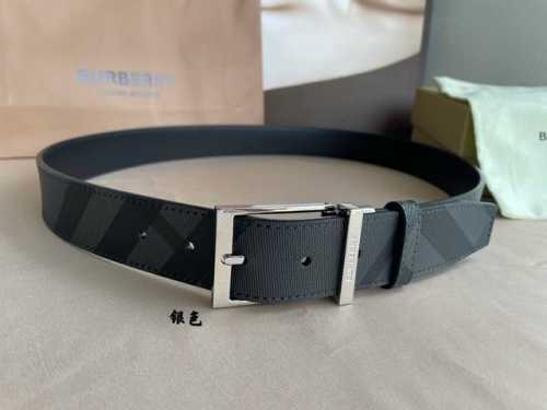 Burberry博柏利品牌始终秉承传统精髓，彰显卓尔不凡的匠制工艺，优雅率性的英伦设计与锐意革新的时尚理念。3.5Cm