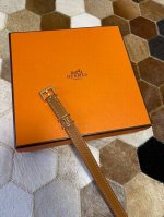 -Pop H15小牛皮细腰带15毫米，腰带袢饰有同色标志性“Pop H”漆艺装饰环扣，打造精致柔美风格腰带。5色 65247210