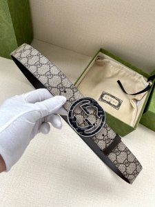 p200 宽度4.0Cm Gucci Marmont系列每一季都会推陈出新，为灵感源于70年代的标志性Gg配件注入现代精髓。Supreme帆布印花 腰带反面采用