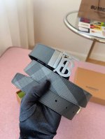 Burberry博柏利品牌始终秉承传统精髓，彰显卓尔不凡的匠制工艺，优雅率性的英伦设计与锐意革新的时尚理念。3.5Cm DDD