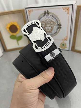 品名：Versace.范思哲 材质：原单牛皮腰带 百分百头层牛皮腰带保证真皮，24K纯钢扣，专柜原单品质、做工精细，时尚大牌，送人自用首选 包装： 请认准如图专 - 点击图像关闭