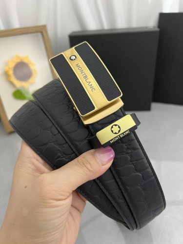 品名：万宝龙 Montblanc 自动带 材质：原单牛皮腰带 百分百头层牛皮腰带保证真皮，24K纯钢扣，专柜原单品质、做工精细，时尚大牌，送人自用首选 包装：