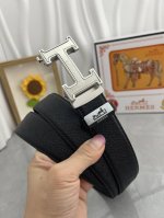 品名：爱马仕.HermèS 自动带 材质：原单牛皮腰带 百分百头层牛皮腰带保证真皮，24K纯钢扣，专柜原单品质、做工精细，时尚大牌，送人自用首选 包装： 请认准