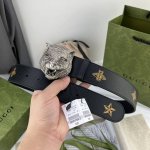 古奇，宽3.8Cm。最新原单意大利进口，Gucci复古标识出自80年代印花，搭配织纹背景，浮雕装饰金属搭扣，条条精美无瑕疵，原厂复刻，做工精细，搭配最新专柜方形