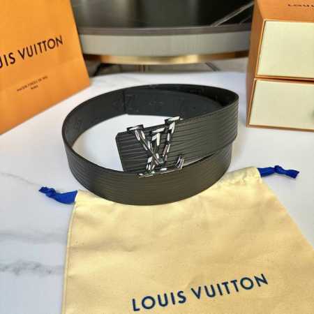 原版包裝 L0Uis Vuitt0N 專櫃最新升級版本 寬度40毫米 全新訂製雙面進口小牛皮 一面壓花 一面水波紋 配置新型字母搭扣 雙面用 滿足不同需求 經典 - 点击图像关闭