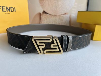 Fendi 芬迪最新非凡创意渐变印花深蓝色双Ff牛皮腰带，Fendi的专属风格气息，呈现自由的潇洒姿态，非常适合日常穿着。4.0Cm