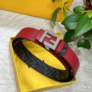 fendi 芬迪 专柜同款 宽4.0Cm 双环正反用腰带 F按钉搭扣 大红色Cuoio Romano皮革材质 反面面料带有烟草黄和黑色Ff图案 黑色珐琅金属饰面