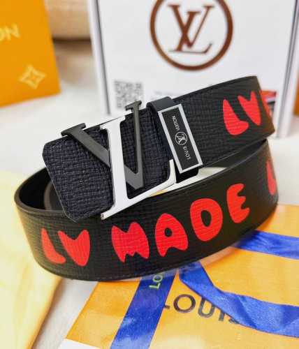皮带：Lv..路易..顶级原单复刻. 腰带：百分百头层牛皮，保证真皮。双层铆钉设计24K纯钢扣涂鸦彩绘图案艺术双面可用专柜同等质量， 送人自用首选 包装： 请认