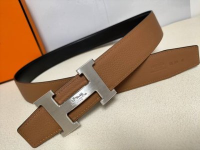 Hermes.爱马仕 官网同步 宽度38Mm 原版荔枝搭带身搭配原版精品钢扣，男装的经典搭配，可双面使用完美配饰！