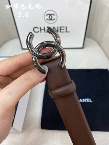 特 香奈儿 原单货品 宽度3.0Cm 双面原厂小牛皮，皮质柔软 细腻，手感好。多种扣头可选 ，精细做工。上身效果非常好