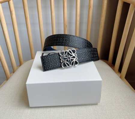 Loewe 罗意威 专柜最新同款腰带双面头层牛皮 正反两穿腰带 选用压纹丝绸牛皮革和光滑牛皮革制成 反复anagram图案 配有loewe Anagram针扣 - 点击图像关闭
